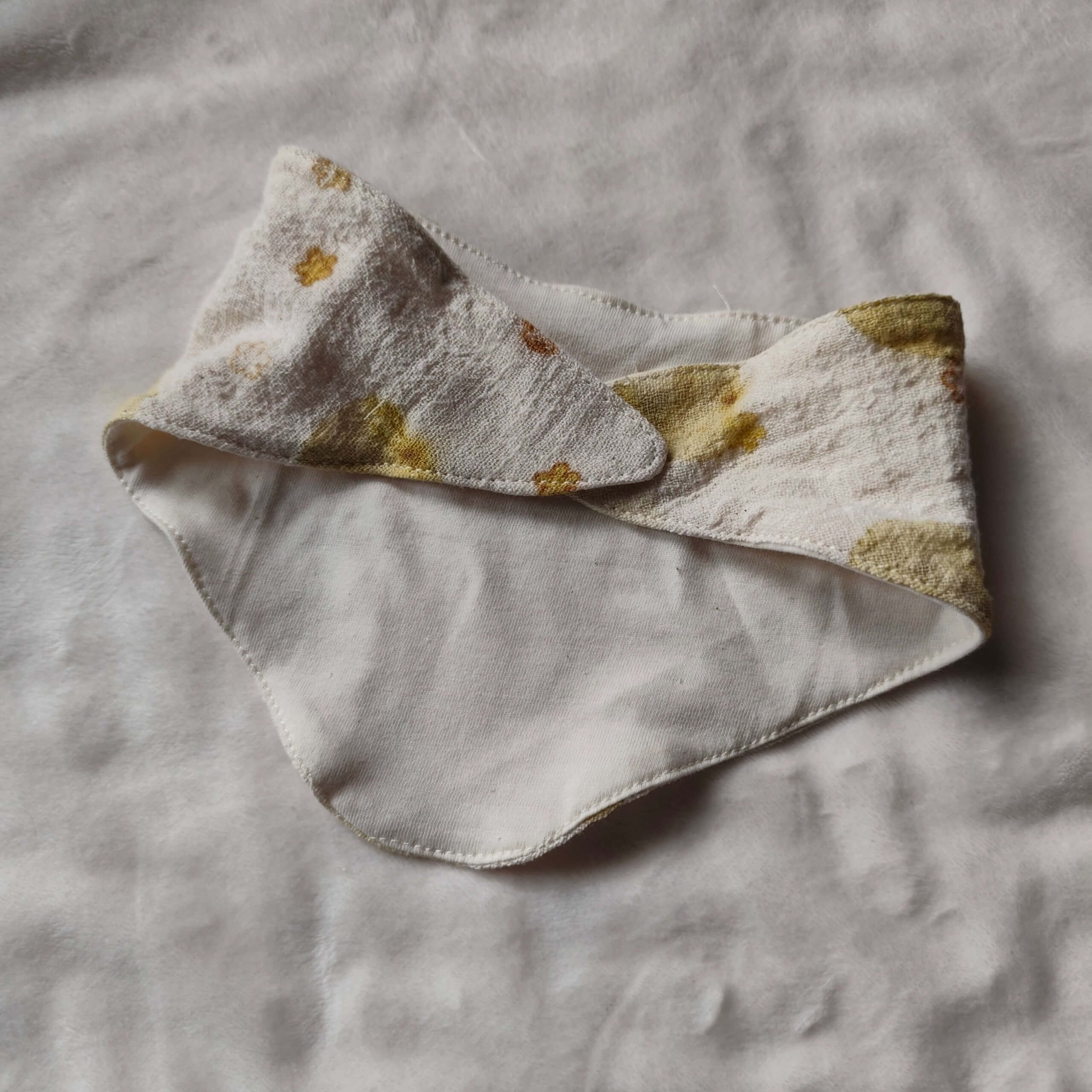 babero bandana detras